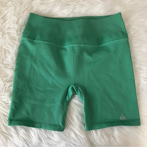 Alo Yoga 5" Seamless Ribbed Favorite Short - Picture 4 of 12